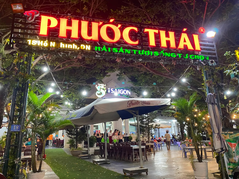 Kh&ocirc;ng gian qu&aacute;n hải sản Phước Th&aacute;i